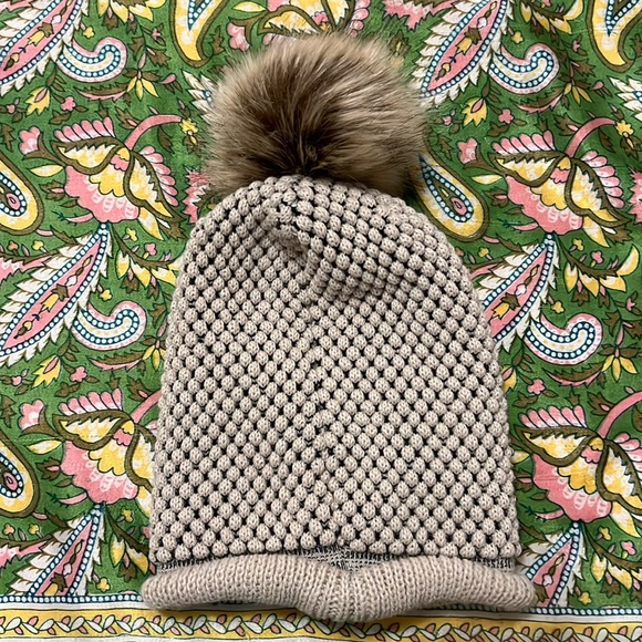 Rhinestone beanie with pom pom - Picture 2 of 2